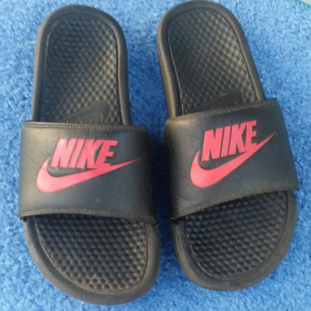 Nike Benassi Slides black red Mens size 9